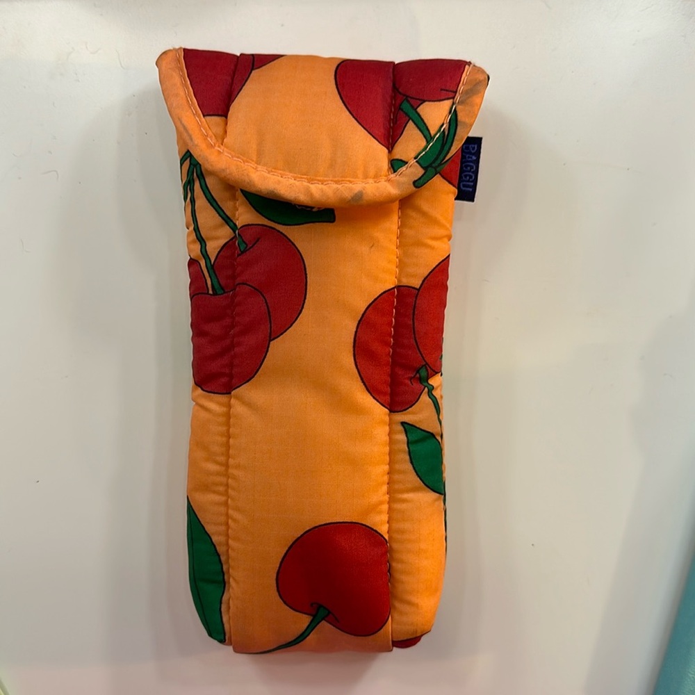 Baggu puffy glasses sleeve